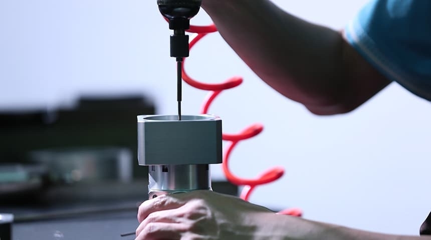 what should i need to know when assembling a servo motor and a planetary gearbox?